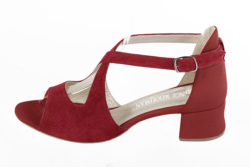 Cardinal red women's closed back sandals, with crossed straps. Round toe. Low flare heels. Profile view - Florence KOOIJMAN